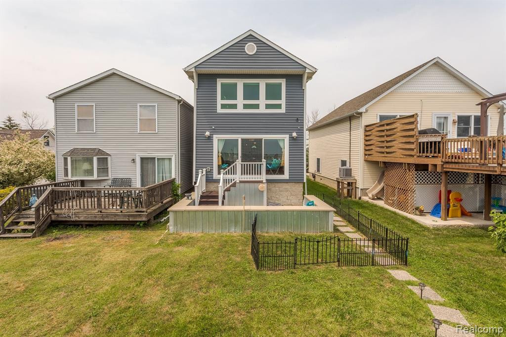 6988 LAKESHORE Drive, Newport, MI 48166 — Photo 3