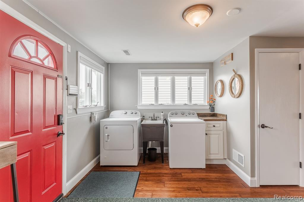 6988 LAKESHORE Drive, Newport, MI 48166 — Photo 6