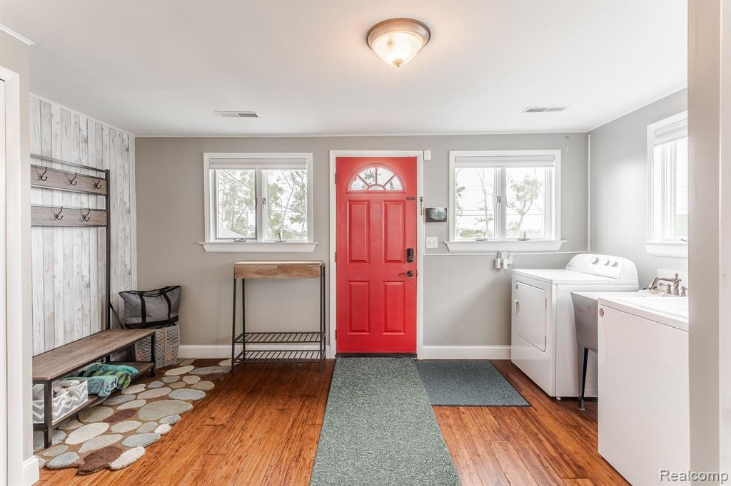 6988 LAKESHORE Drive, Newport, MI 48166 — Photo 8