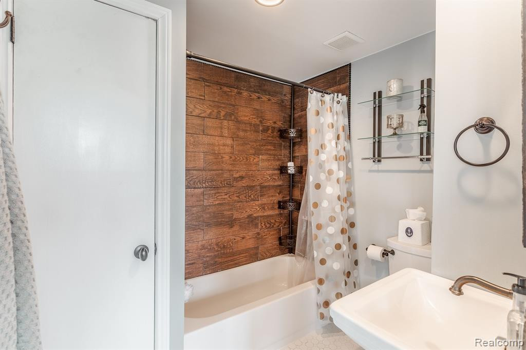 6988 LAKESHORE Drive, Newport, MI 48166 — Photo 9