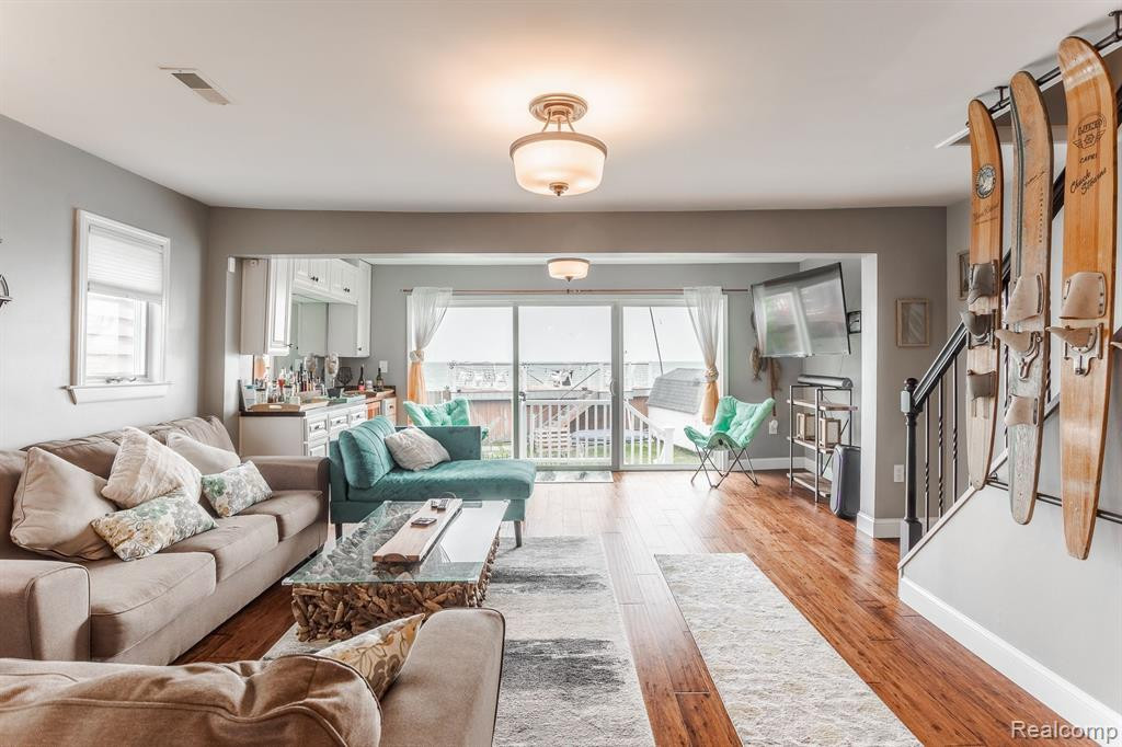 6988 LAKESHORE Drive, Newport, MI 48166 — Photo 11