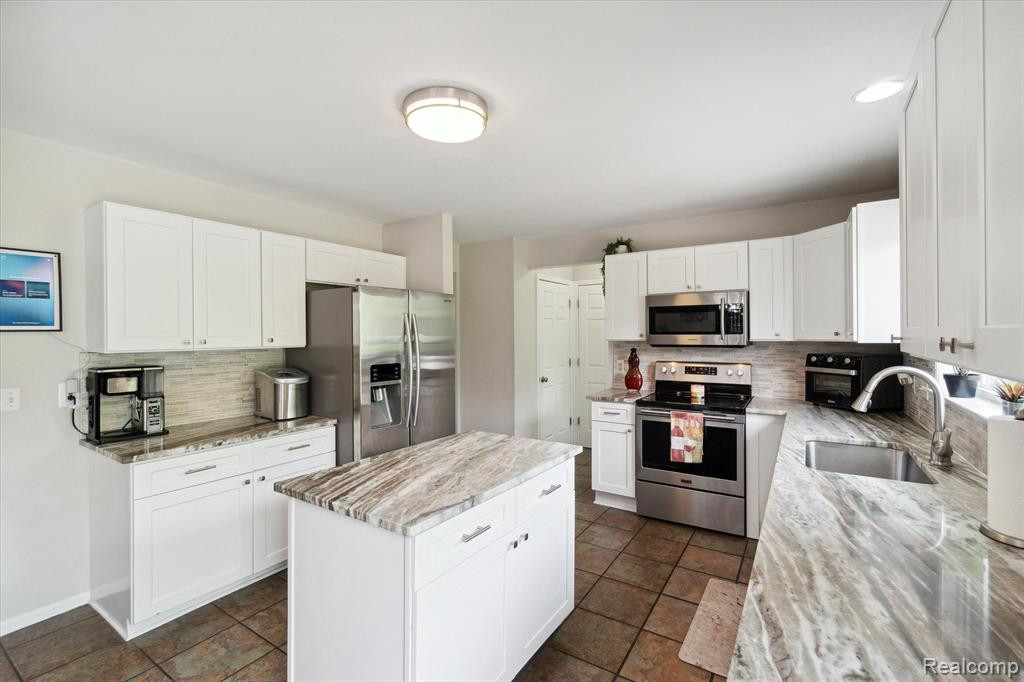 7769 PAINT CREEK Drive, Ypsilanti, MI 48197 — Photo 15