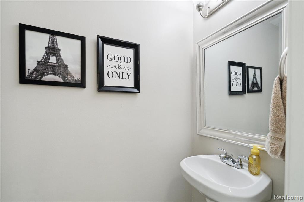 7769 PAINT CREEK Drive, Ypsilanti, MI 48197 — Photo 35