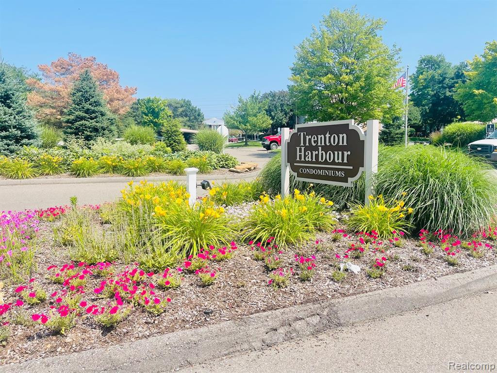 1345 HARBOUR Boulevard, 99, Trenton, MI 48183 — Photo 2