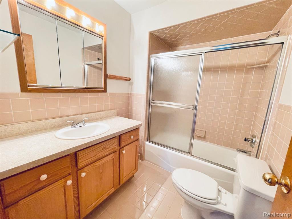 1345 HARBOUR Boulevard, 99, Trenton, MI 48183 — Photo 9