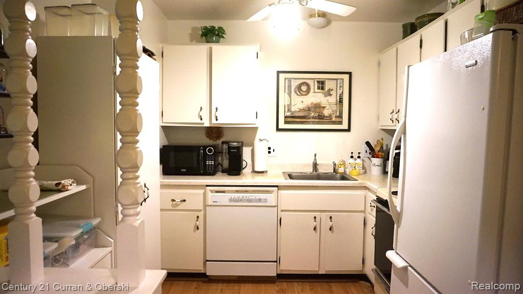 29545 BOBRICH Street, 45, Livonia, MI 48152 — Photo 11