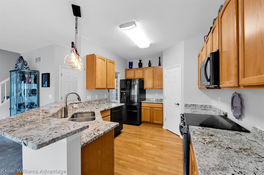 24372 HEATHERWOOD Drive, South Lyon, MI 48178 — Photo 5