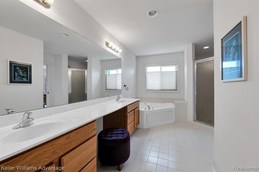 24372 HEATHERWOOD Drive, South Lyon, MI 48178 — Photo 8