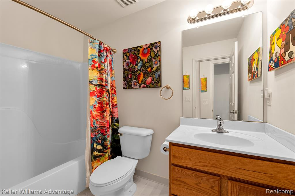 24372 HEATHERWOOD Drive, South Lyon, MI 48178 — Photo 11