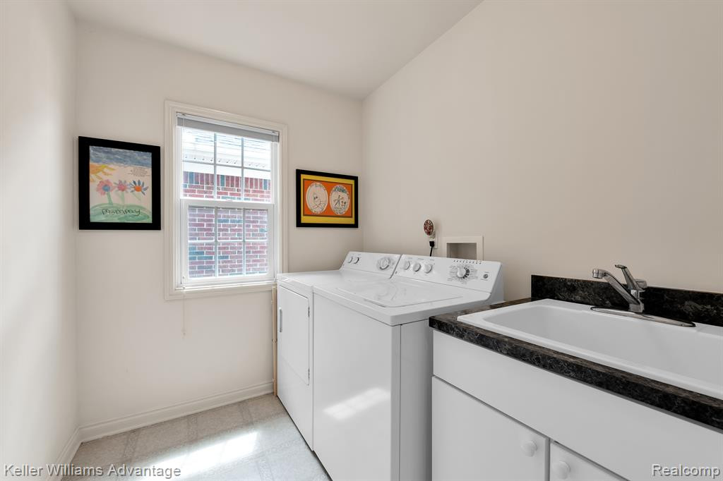 24372 HEATHERWOOD Drive, South Lyon, MI 48178 — Photo 12