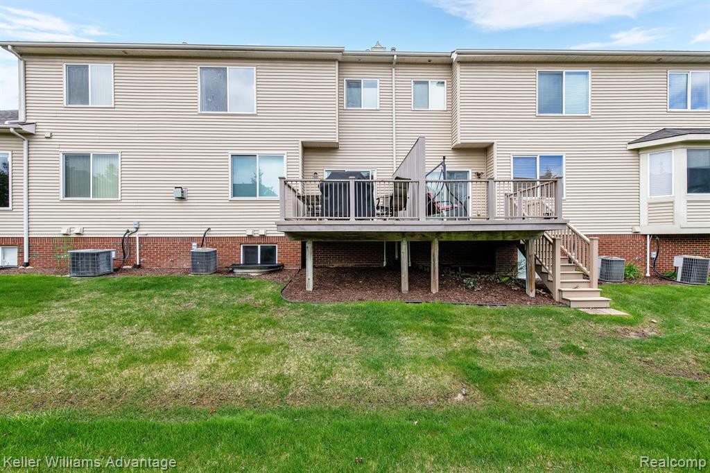 24372 HEATHERWOOD Drive, South Lyon, MI 48178 — Photo 18