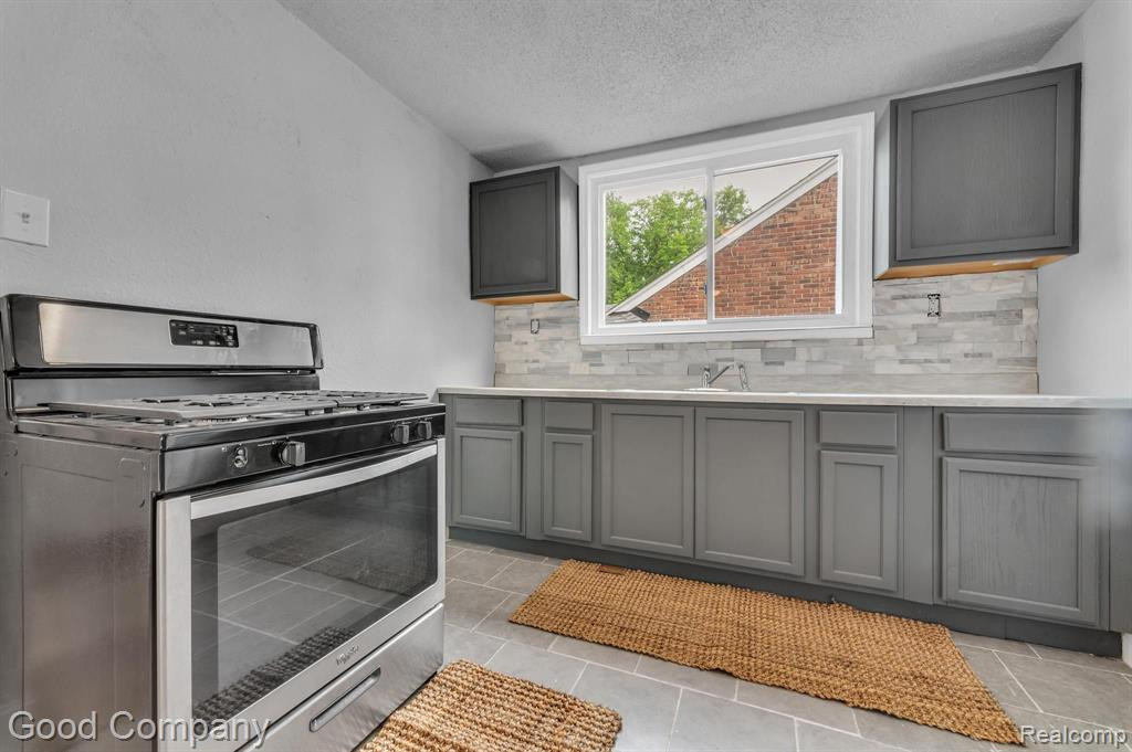 5104 HAVERHILL Street, Detroit, MI 48224 — Photo 2