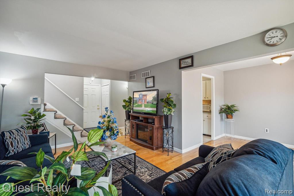 24675 OLDE ORCHARD Street, Novi, MI — Photo 9
