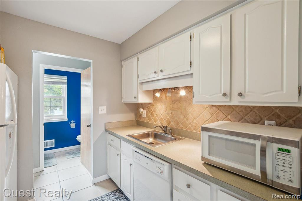 24675 OLDE ORCHARD Street, Novi, MI — Photo 17