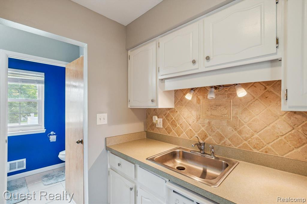 24675 OLDE ORCHARD Street, Novi, MI — Photo 18