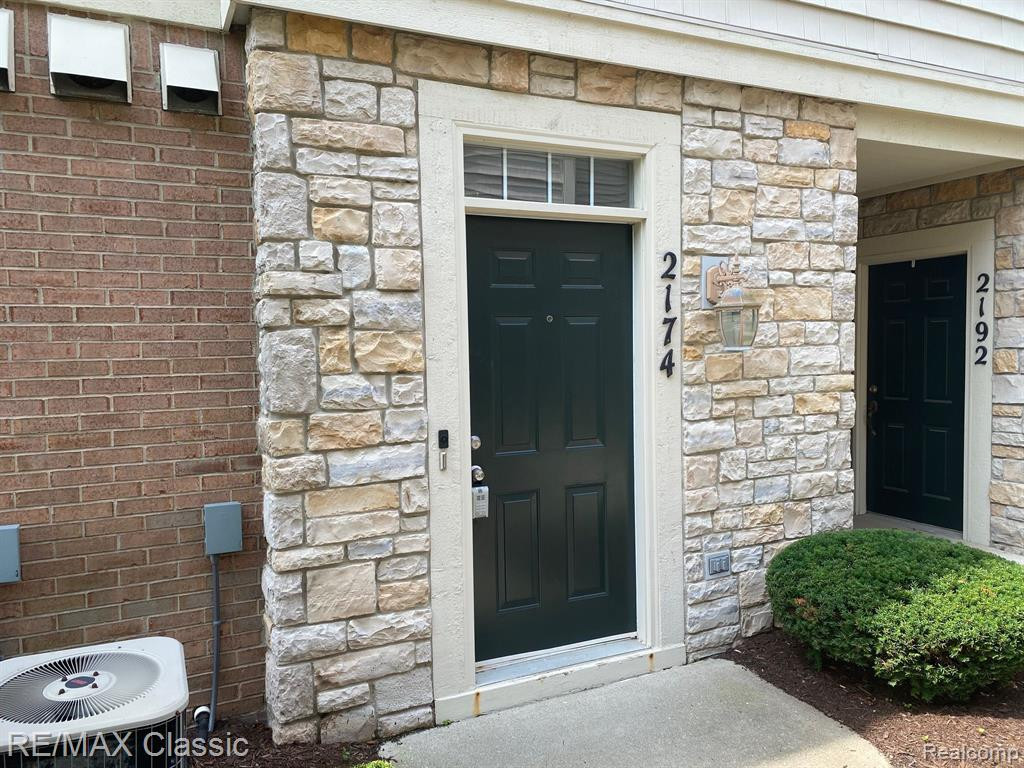 2174 PINECROFT Drive, Canton, MI 48188 — Photo 2