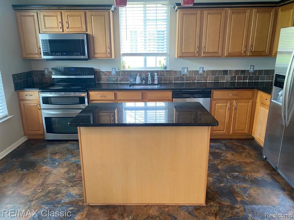 2174 PINECROFT Drive, Canton, MI 48188 — Photo 3