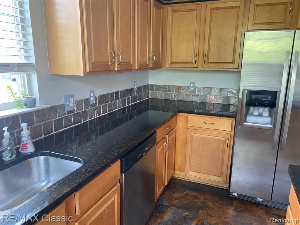 2174 PINECROFT Drive, Canton, MI 48188 — Photo 4