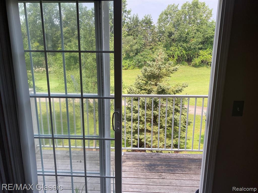 2174 PINECROFT Drive, Canton, MI 48188 — Photo 9