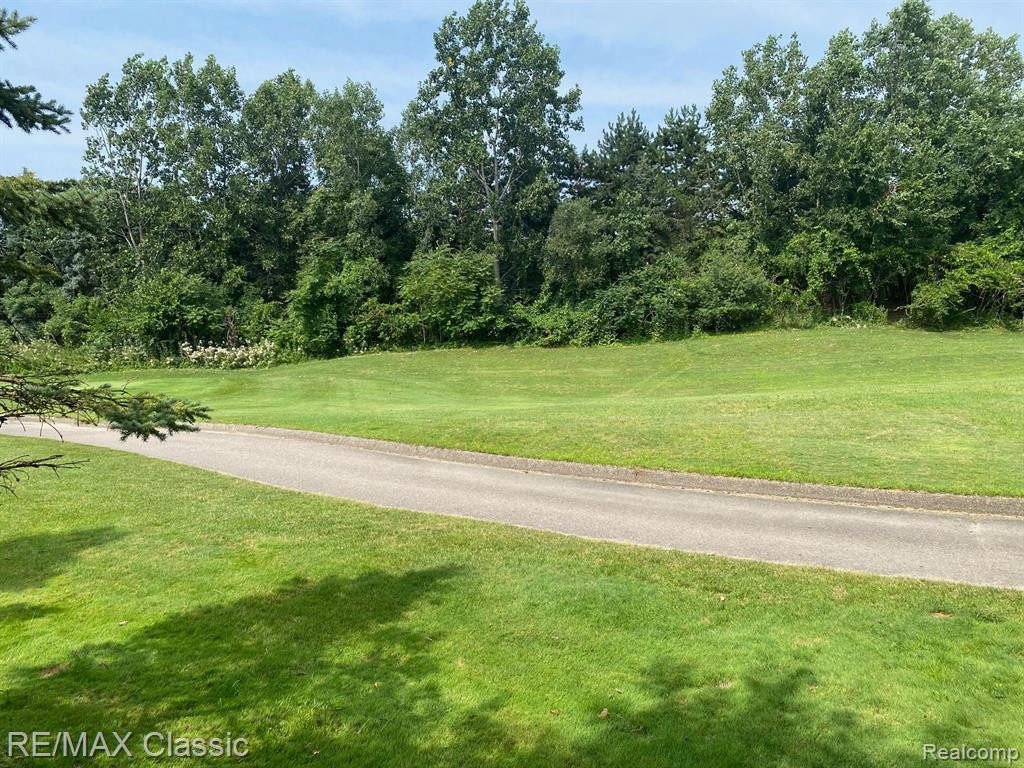 2174 PINECROFT Drive, Canton, MI 48188 — Photo 12