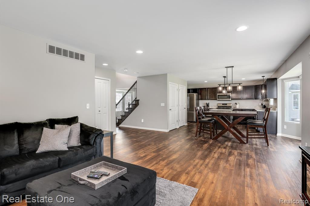 37492 S Dianne Lane, New Boston, MI 48164 — Photo 12