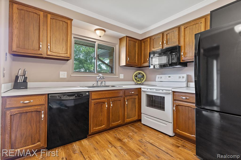 3980 Old Creek Road, Troy, MI 48084 — Photo 5