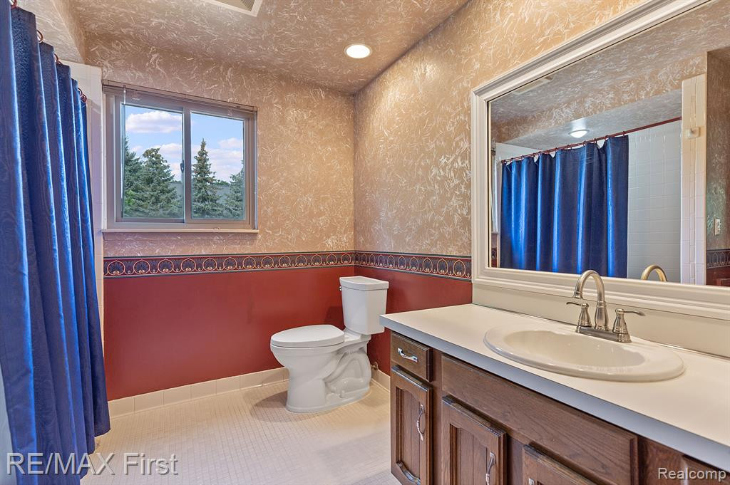3980 Old Creek Road, Troy, MI 48084 — Photo 9