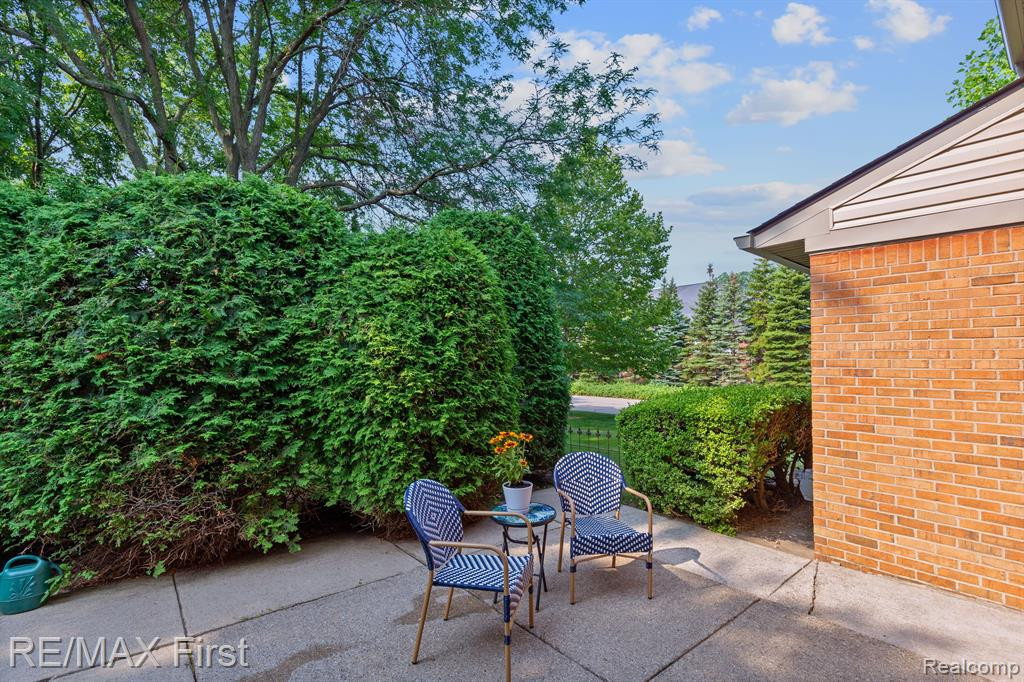 3980 Old Creek Road, Troy, MI 48084 — Photo 27