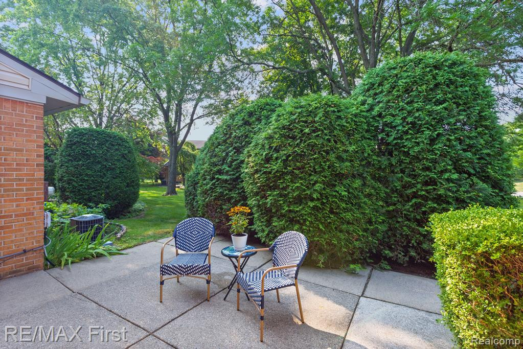 3980 Old Creek Road, Troy, MI 48084 — Photo 28