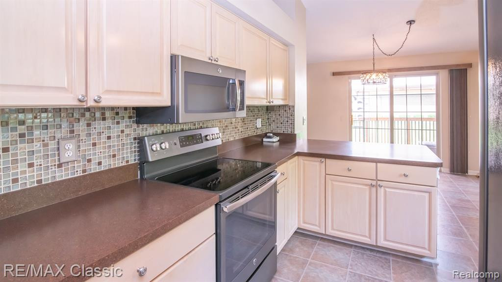2163 FAIRWAY Circle, Canton, MI 48188 — Photo 8