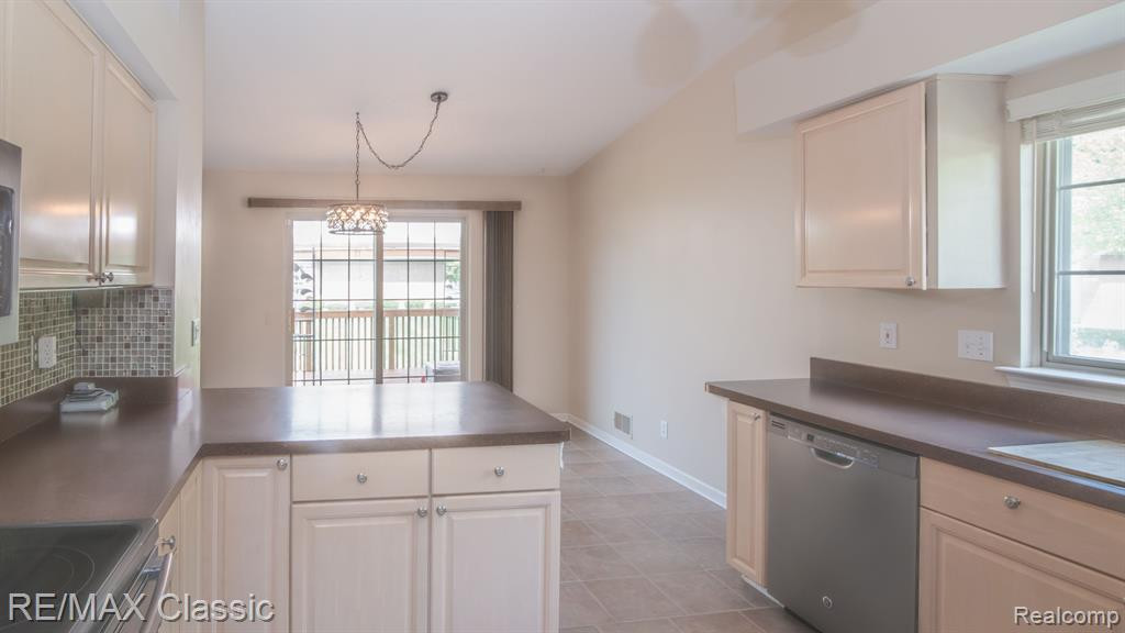 2163 FAIRWAY Circle, Canton, MI 48188 — Photo 9