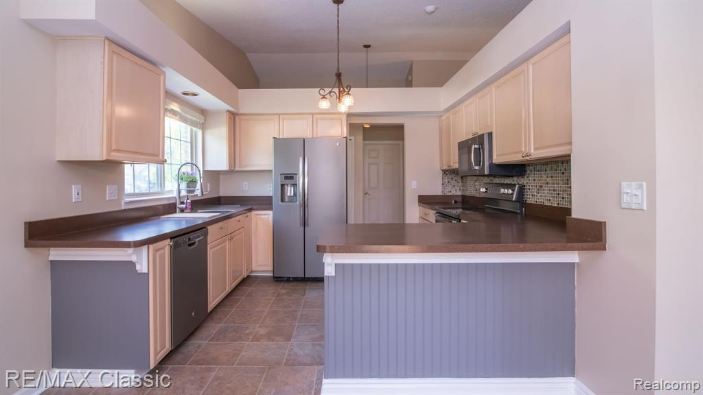 2163 FAIRWAY Circle, Canton, MI 48188 — Photo 11