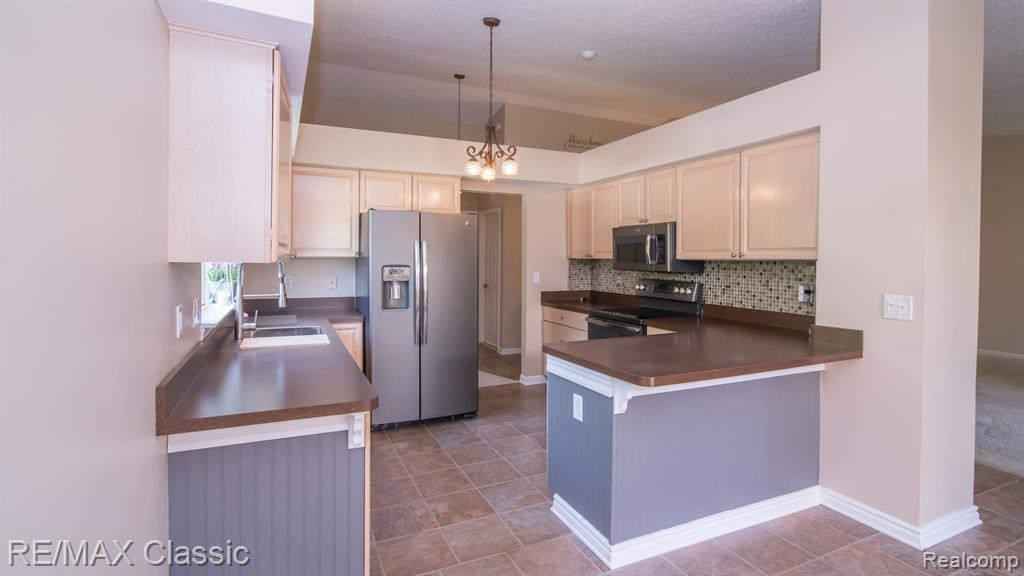 2163 FAIRWAY Circle, Canton, MI 48188 — Photo 12