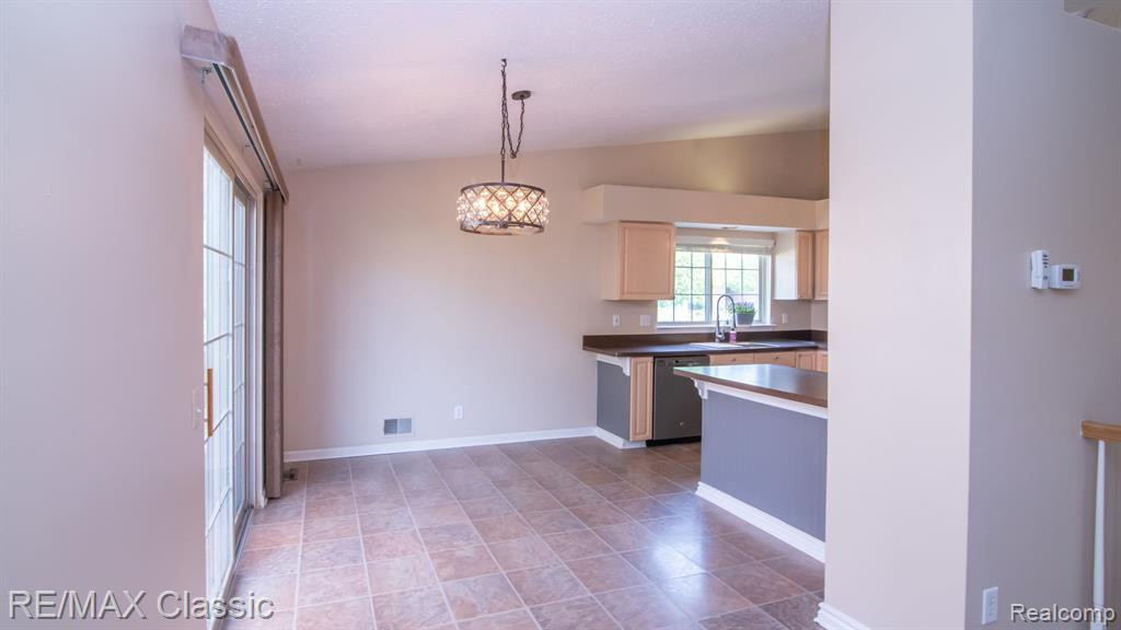 2163 FAIRWAY Circle, Canton, MI 48188 — Photo 18