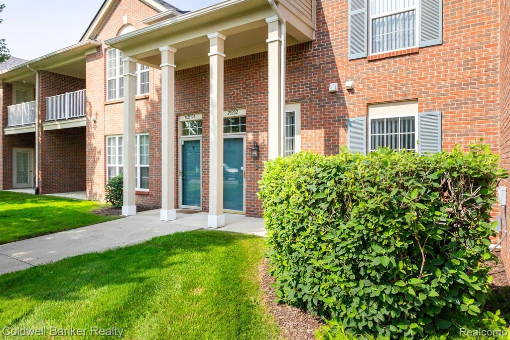 29202 Chesapeake Circle, Commerce Twp, MI 48390 — Photo 4