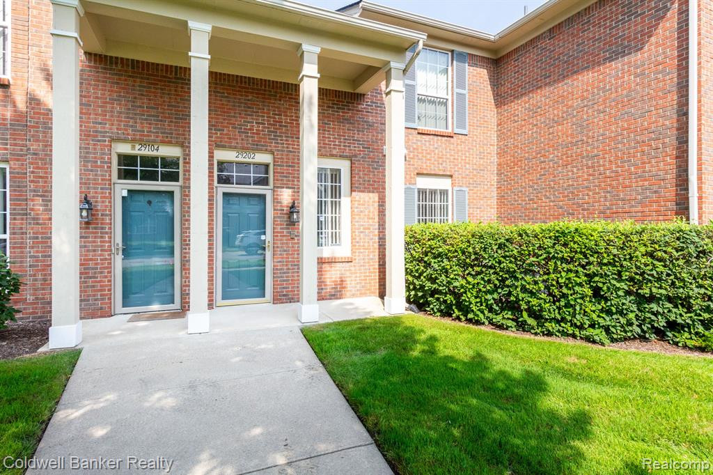 29202 Chesapeake Circle, Commerce Twp, MI 48390 — Photo 5