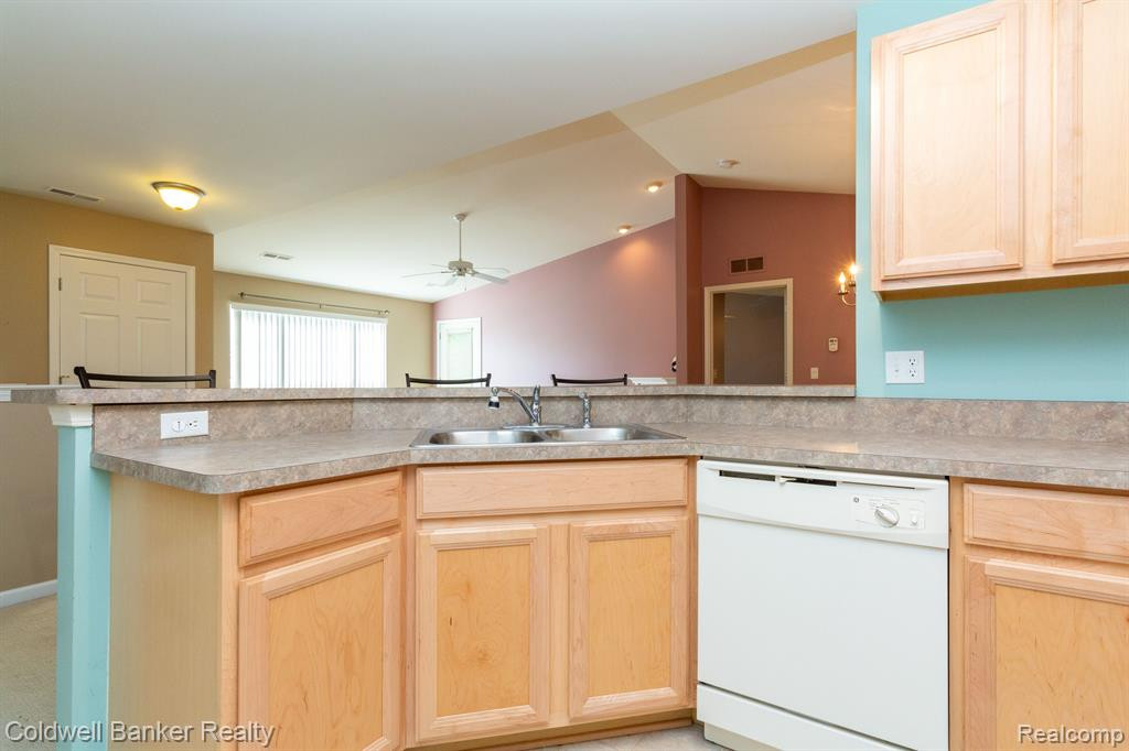 29202 Chesapeake Circle, Commerce Twp, MI 48390 — Photo 17