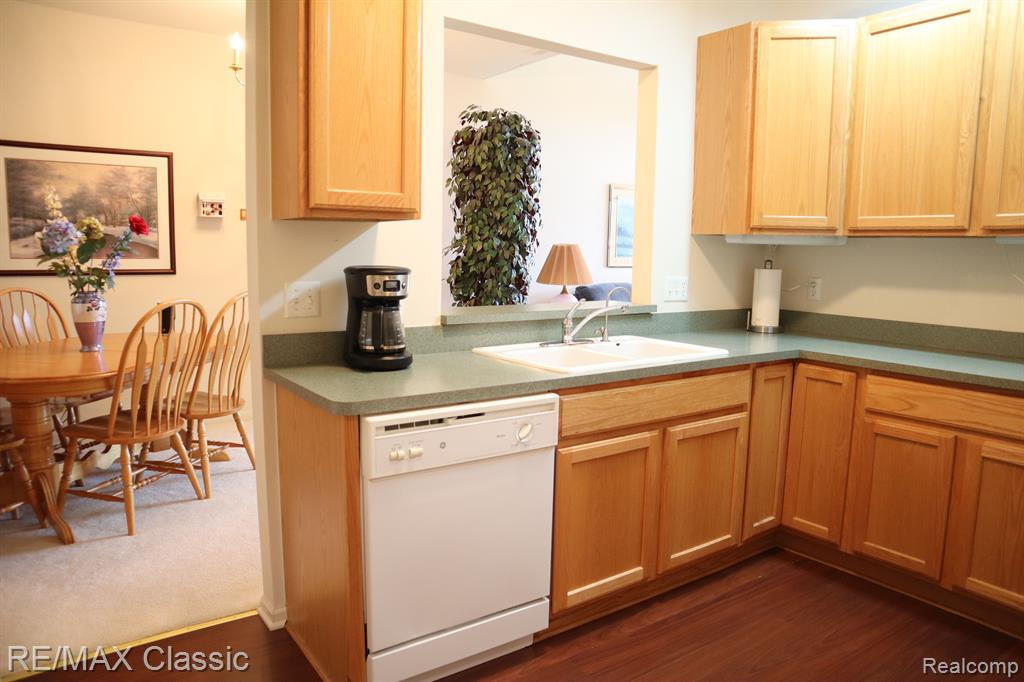 2107 TRAILWAY Court, Commerce Twp, MI 48390 — Photo 7