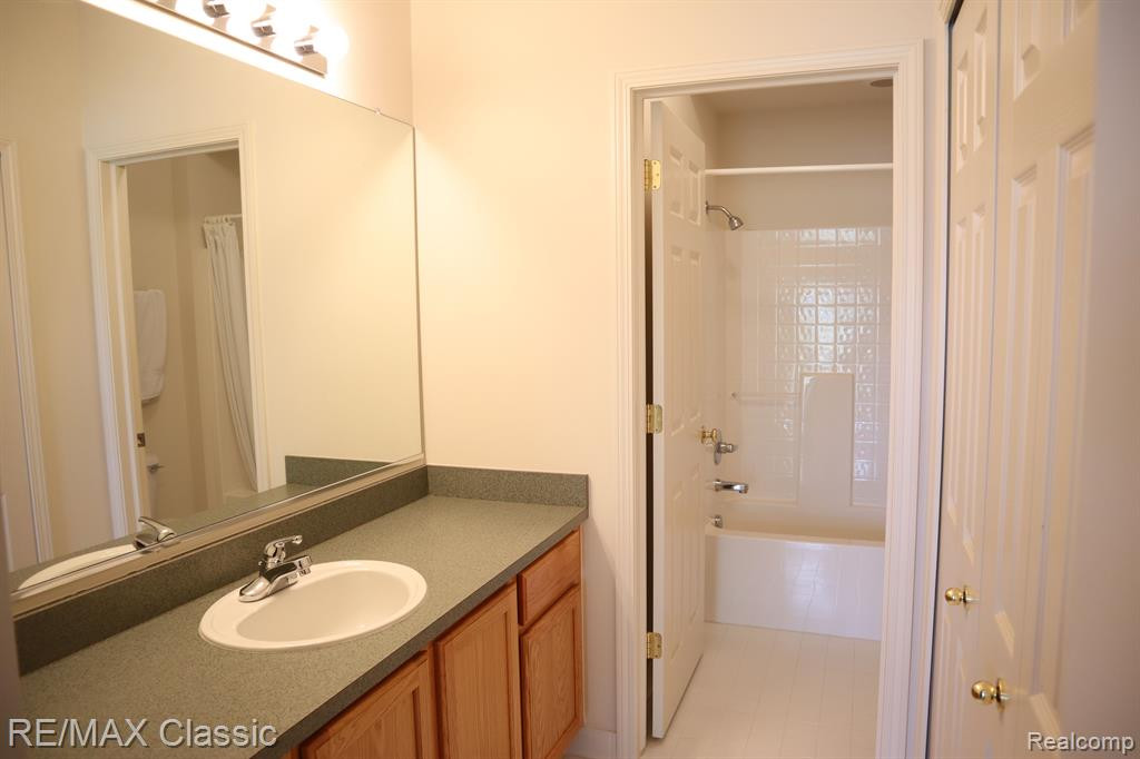 2107 TRAILWAY Court, Commerce Twp, MI 48390 — Photo 13