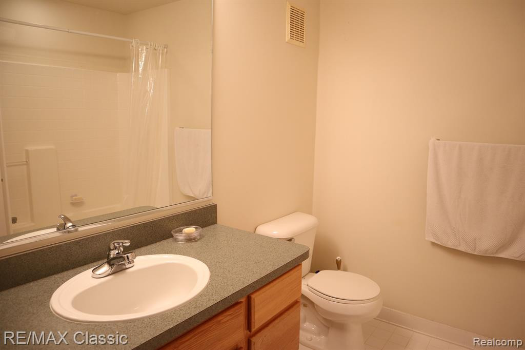 2107 TRAILWAY Court, Commerce Twp, MI 48390 — Photo 18