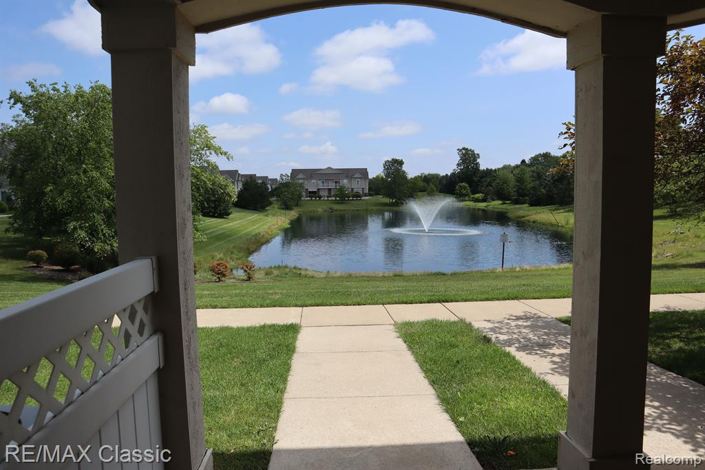2107 TRAILWAY Court, Commerce Twp, MI 48390 — Photo 25