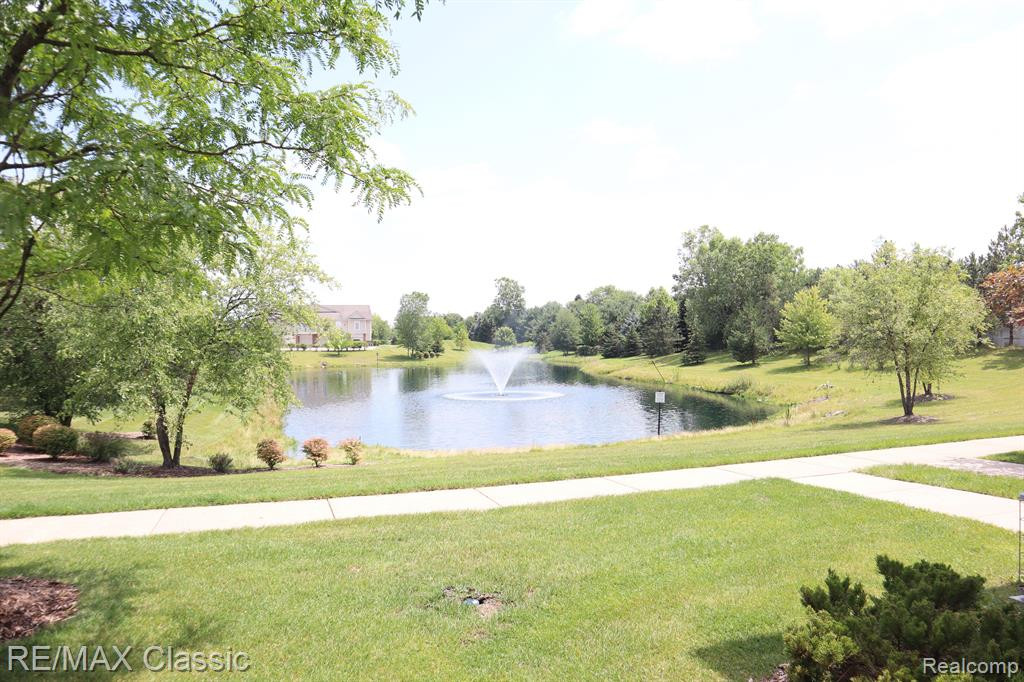 2107 TRAILWAY Court, Commerce Twp, MI 48390 — Photo 27