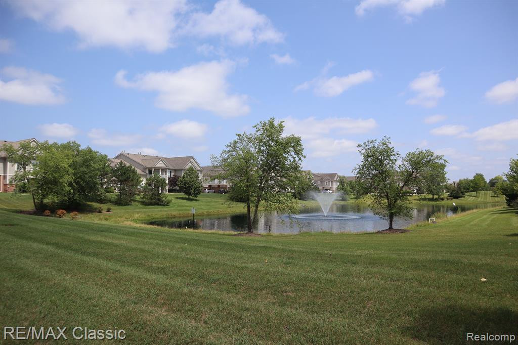 2107 TRAILWAY Court, Commerce Twp, MI 48390 — Photo 28