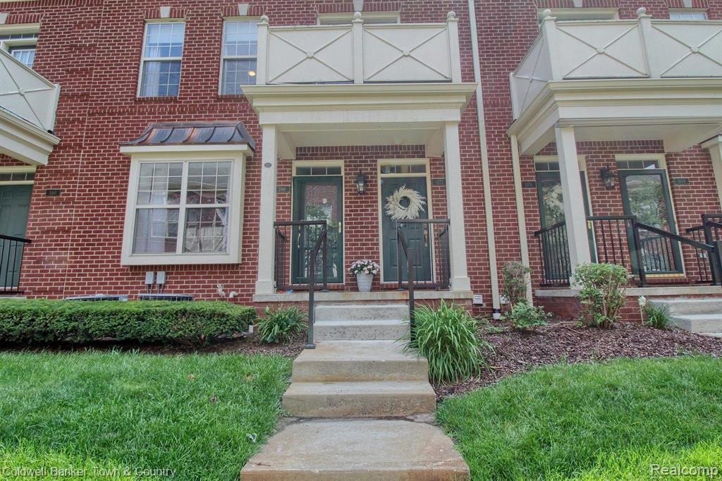 1172 FOUNTAIN VIEW Circle, South Lyon, MI 48178 — Photo 2