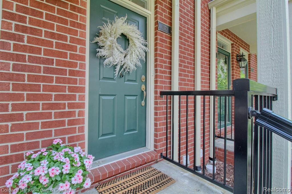 1172 FOUNTAIN VIEW Circle, South Lyon, MI 48178 — Photo 3