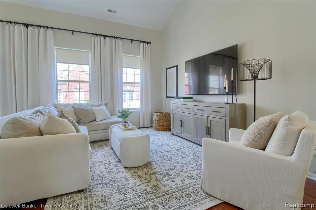 1172 FOUNTAIN VIEW Circle, South Lyon, MI 48178 — Photo 5