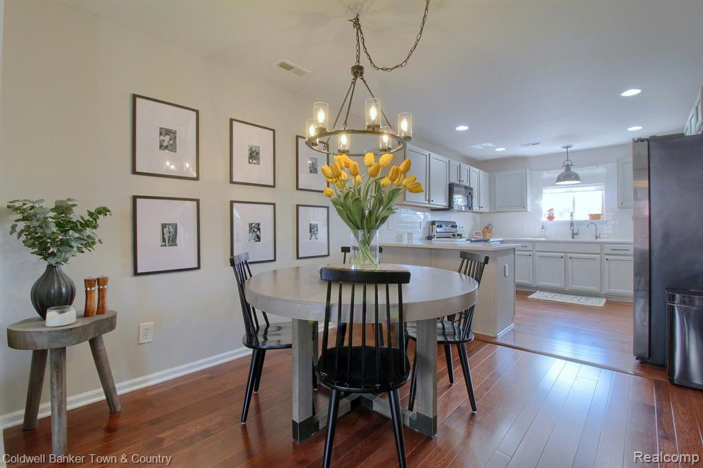 1172 FOUNTAIN VIEW Circle, South Lyon, MI 48178 — Photo 9