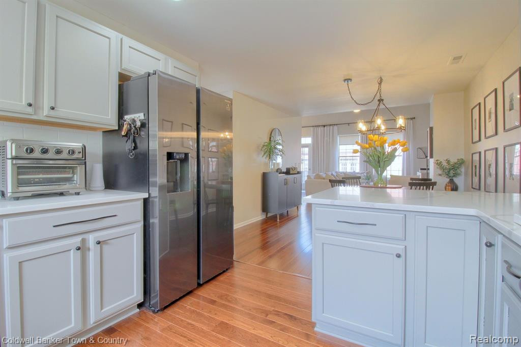 1172 FOUNTAIN VIEW Circle, South Lyon, MI 48178 — Photo 12