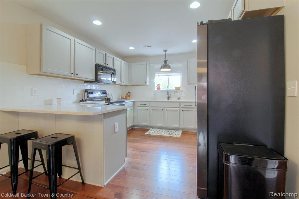1172 FOUNTAIN VIEW Circle, South Lyon, MI 48178 — Photo 13