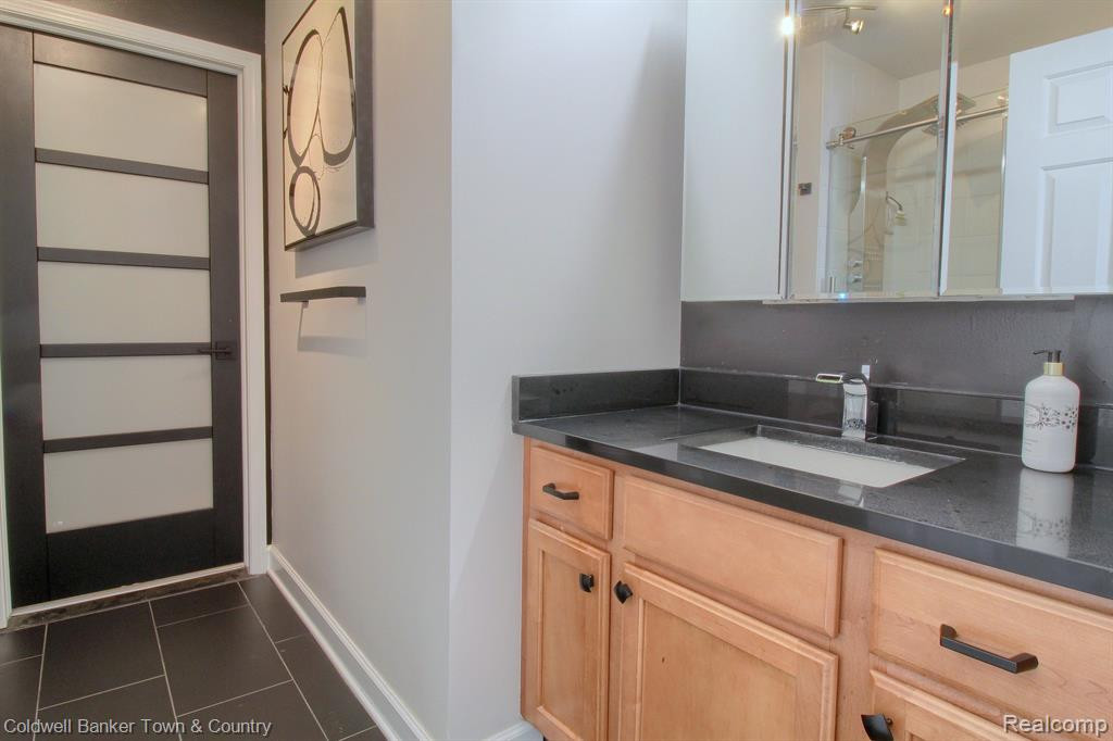 1172 FOUNTAIN VIEW Circle, South Lyon, MI 48178 — Photo 18